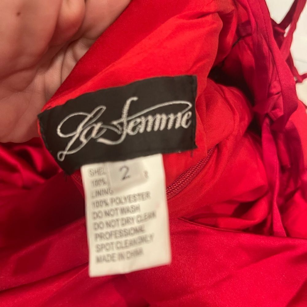 La Femme Strappy Back Satin Ballgown in Deep Red.Size 2 - Picture 14 of 16